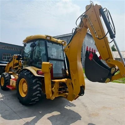 Máy xúc và máy xúc đang bận rộn ở cả hai đầu nguồn.